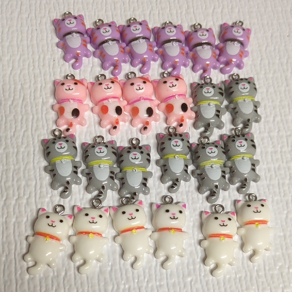 💚4/$10💚 M27 Cute Cat Charm Mix - Purple, Pink, Gray, White